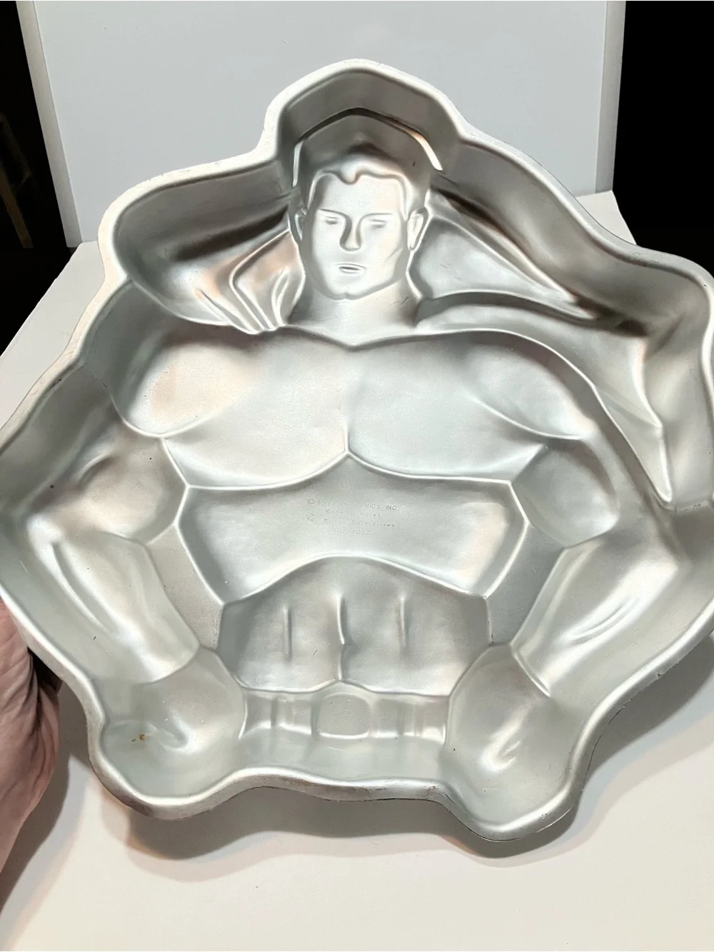 Wilton Super Hero Superman or Batman Cake Pan Mold Vintage 1977 DC Comics